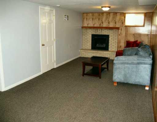 515 Duff Road Sewickley, PA 15143 - Photo 7 of 8 Den/Family/Great Room.