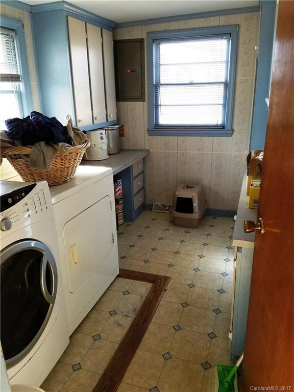 553 Cat Square Road Lincolnton, NC 28092 - Photo 17 of 24 a bathroom with a sink a toilet and a mirror