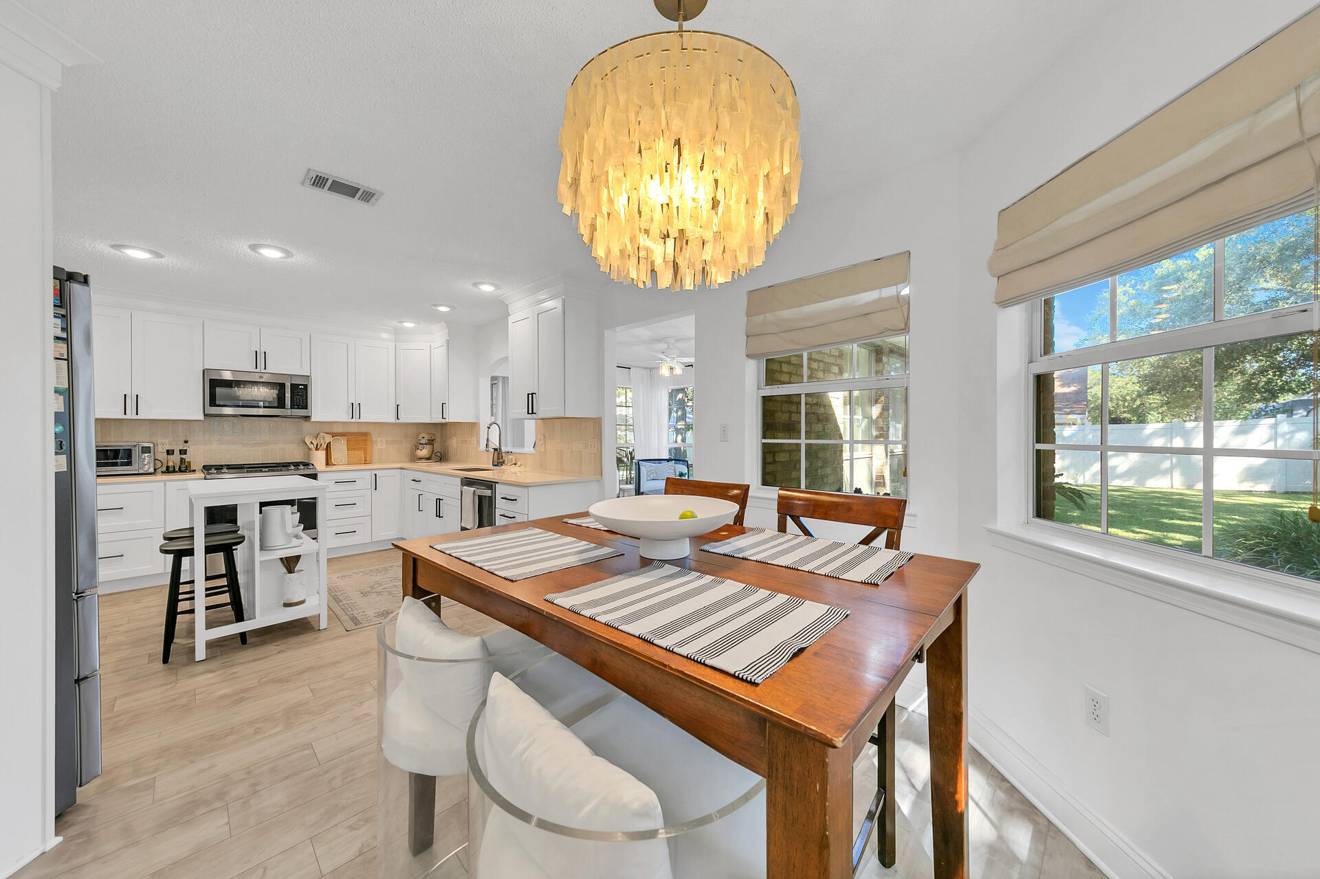 418 Evans Road Niceville, FL 32578 - Photo 15 of 35 Breakfast nook to kitchen