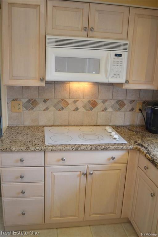 31135 Country Ridge Circle Farmington Hills, MI 48331 - Photo 13 of 37