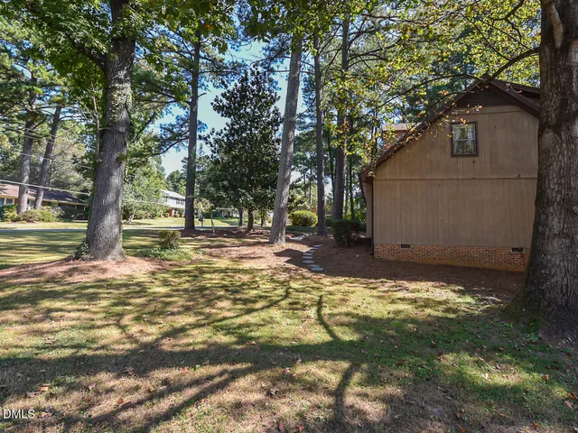 a view of a yard with a tree
