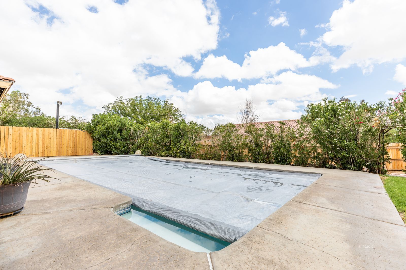 514 Suzanne Street Ridgecrest, CA 93555 - Photo 27 of 30 a view of a terrace view