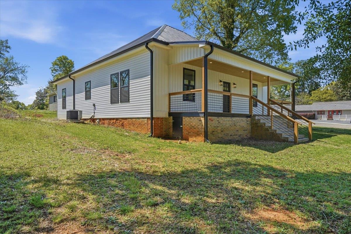 202 South Howard Avenue Landrum, SC 29356 - Photo 4 of 30