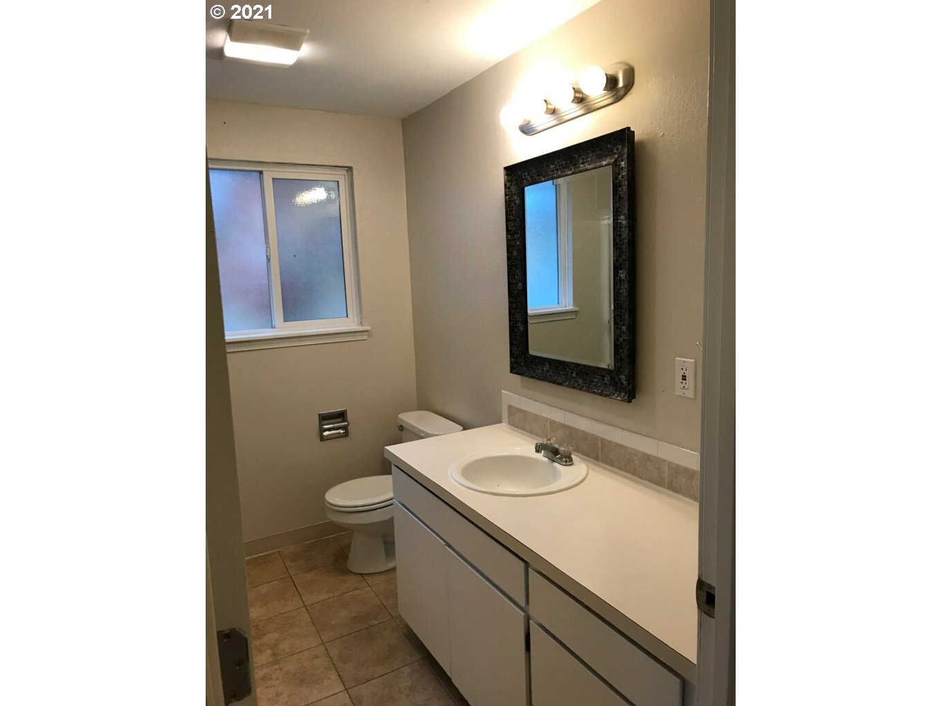 17270 Southwest Merlo Road Beaverton, OR 97003 - Photo 6 of 12
