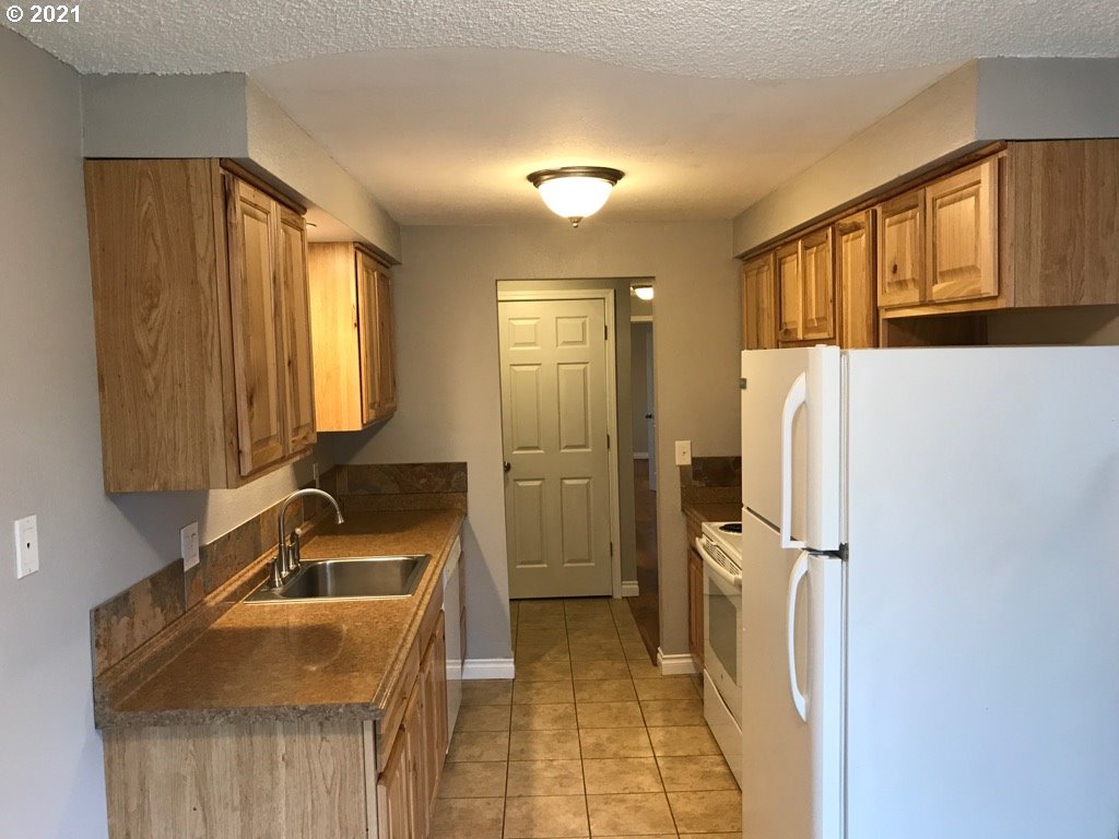 17270 Southwest Merlo Road Beaverton, OR 97003 - Photo 10 of 12