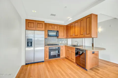 $525,000 | 7137 East Rancho Vista Drive, Unit 6009, Scottsdale, AZ 85251