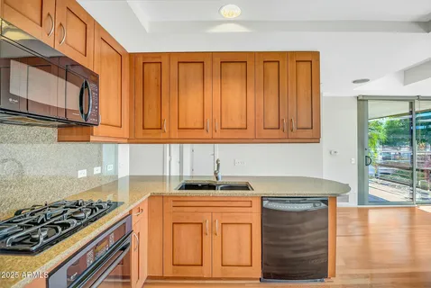 $525,000 | 7137 East Rancho Vista Drive, Unit 6009, Scottsdale, AZ 85251