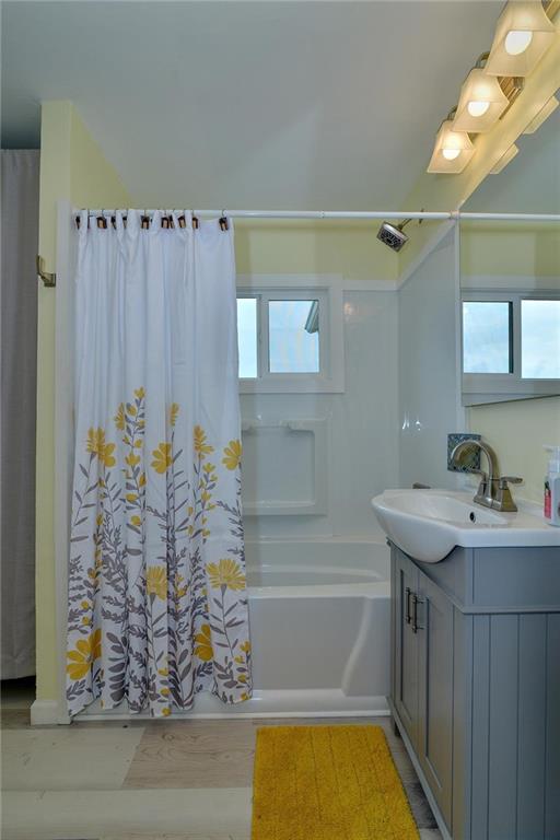 680 Dry Ridge Road West Alexander, PA 15376 - Photo 12 of 19 a bathroom with a sink and a bathtub