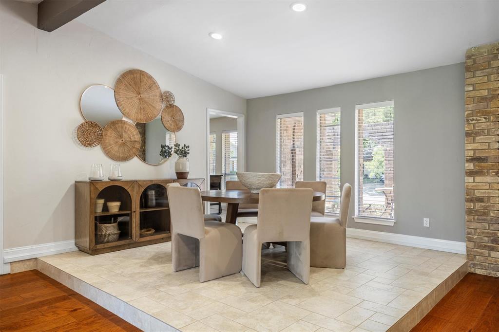 2016 Pembrooke Place Denton, TX 76205 - Photo 13 of 40 a living room with furniture and a large window
