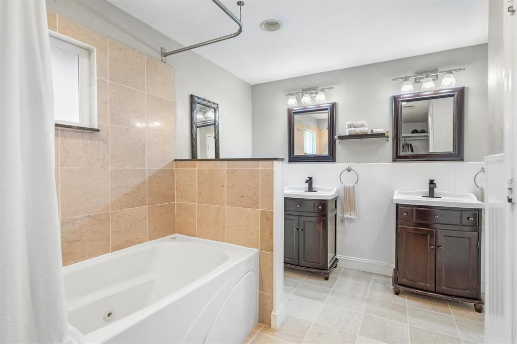 2016 Pembrooke Place Denton, TX 76205 - Photo 24 of 40 a bathroom with a tub sink and mirror