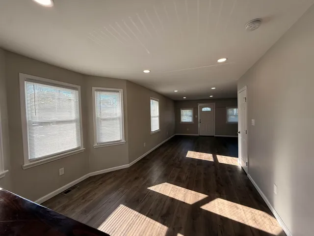 $2,500 | 582 2nd Street, Somers Point, NJ 08244