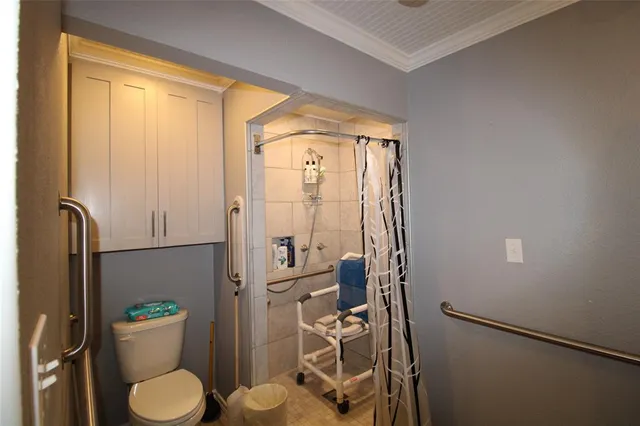 a bathroom with a toilet and a shower