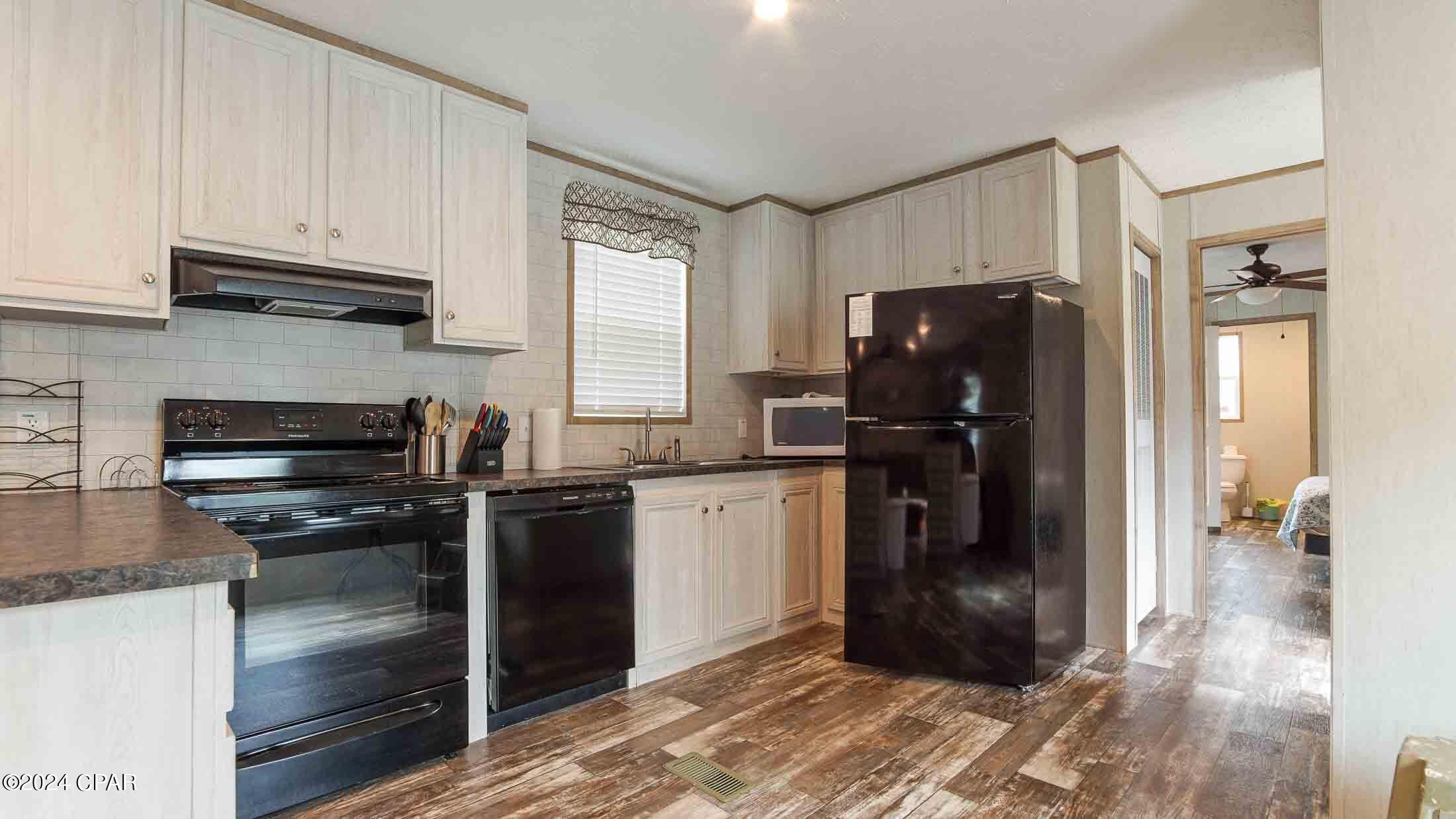 12525 Perkins Road Southport, FL 32409 - Photo 15 of 39