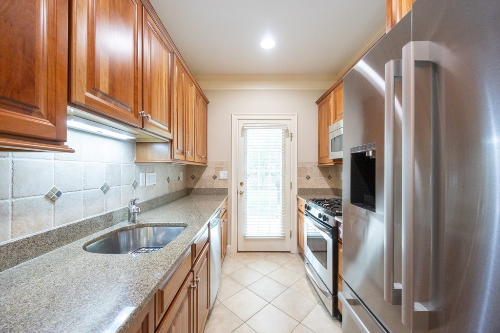 4 Lowell Drive, Unit 4 Hopkinton, MA 01748 - Photo 12 of 33