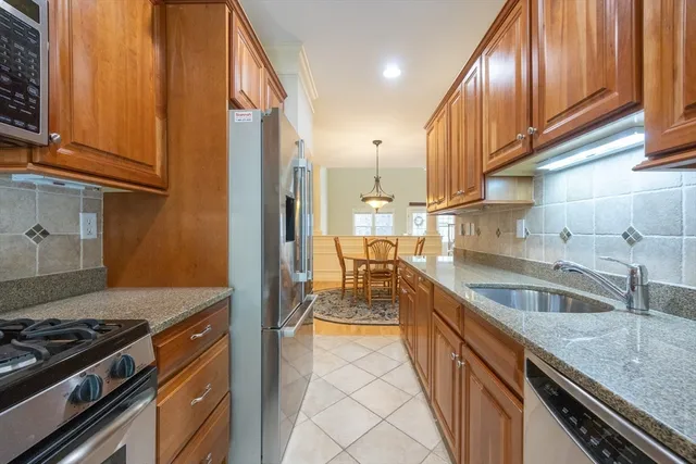 $525,000 | 4 Lowell Drive, Unit 4, Hopkinton, MA 01748