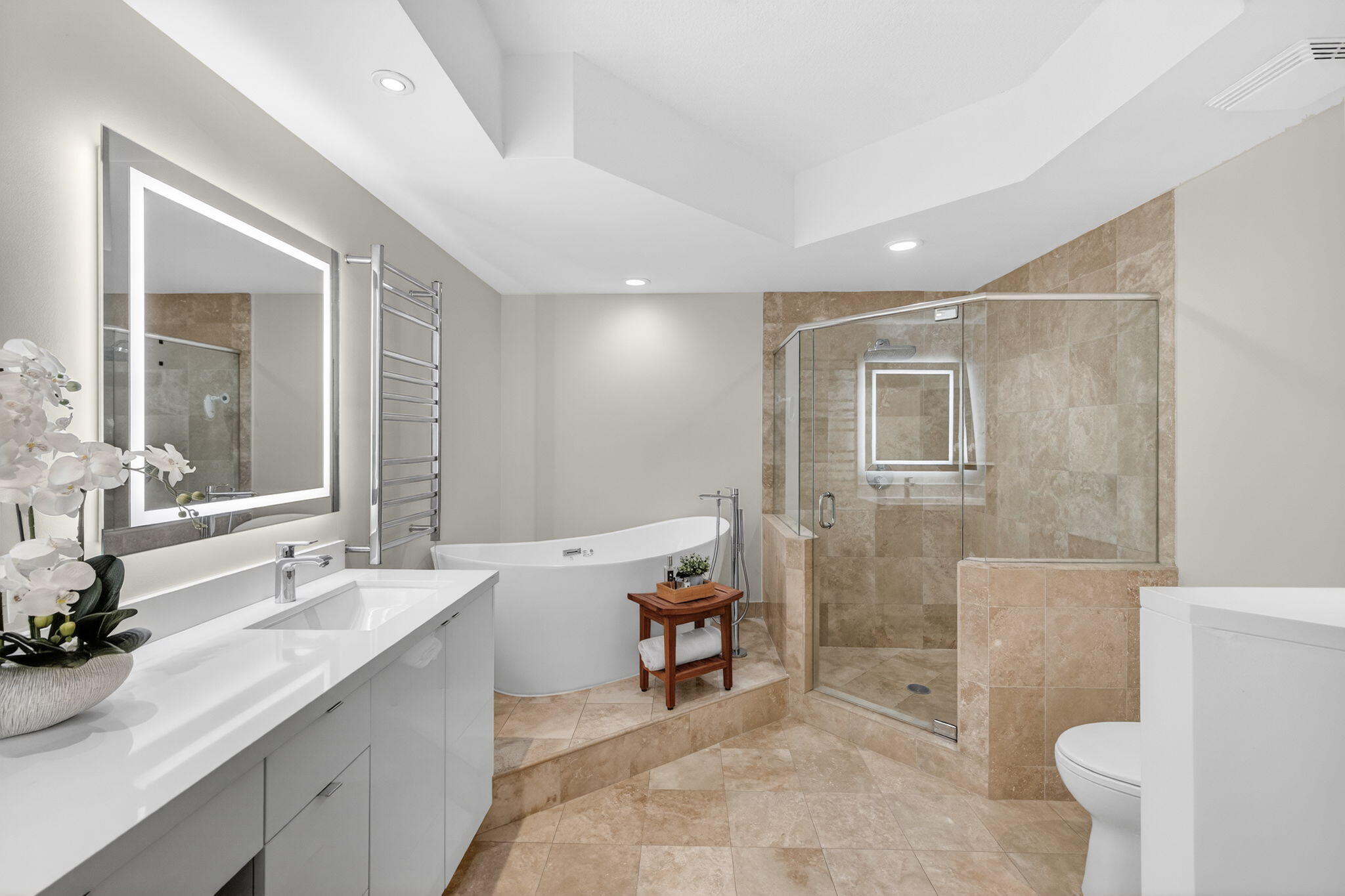 100 South Birch Road, Unit 803 Fort Lauderdale, FL 33316 - Photo 26 of 57 a spacious bathroom with a sink mirror toilet and a bathtub