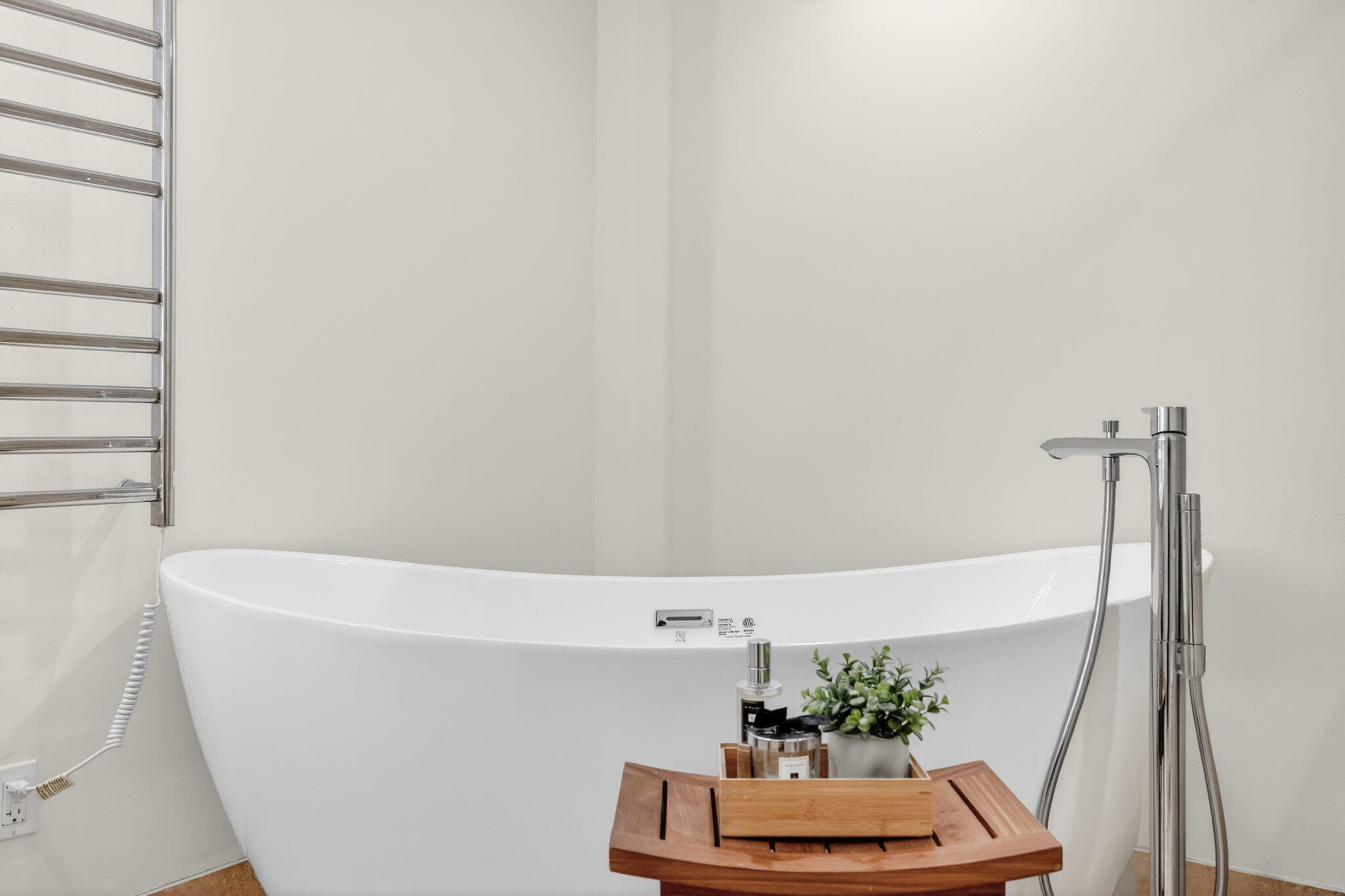 100 South Birch Road, Unit 803 Fort Lauderdale, FL 33316 - Photo 28 of 57 a white bath tub sitting in a bathroom