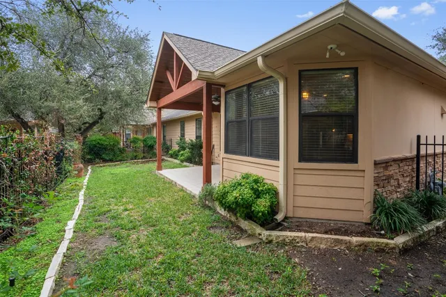 $2,300 | 4220 John's Light Drive, Austin, TX 78727