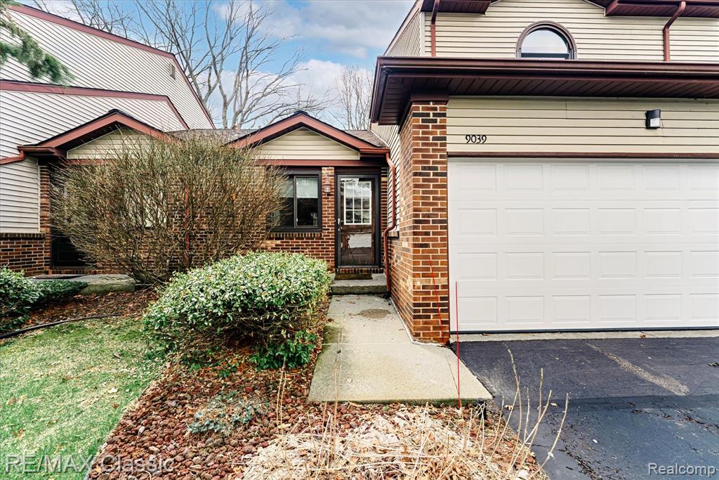 9039 Lake E Road, Unit 45 Clarkston, MI 48348 - Photo 3 of 53