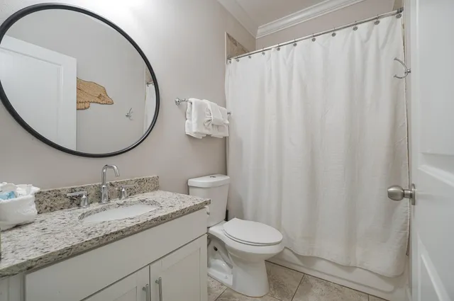 a close up view of a washer and dryer