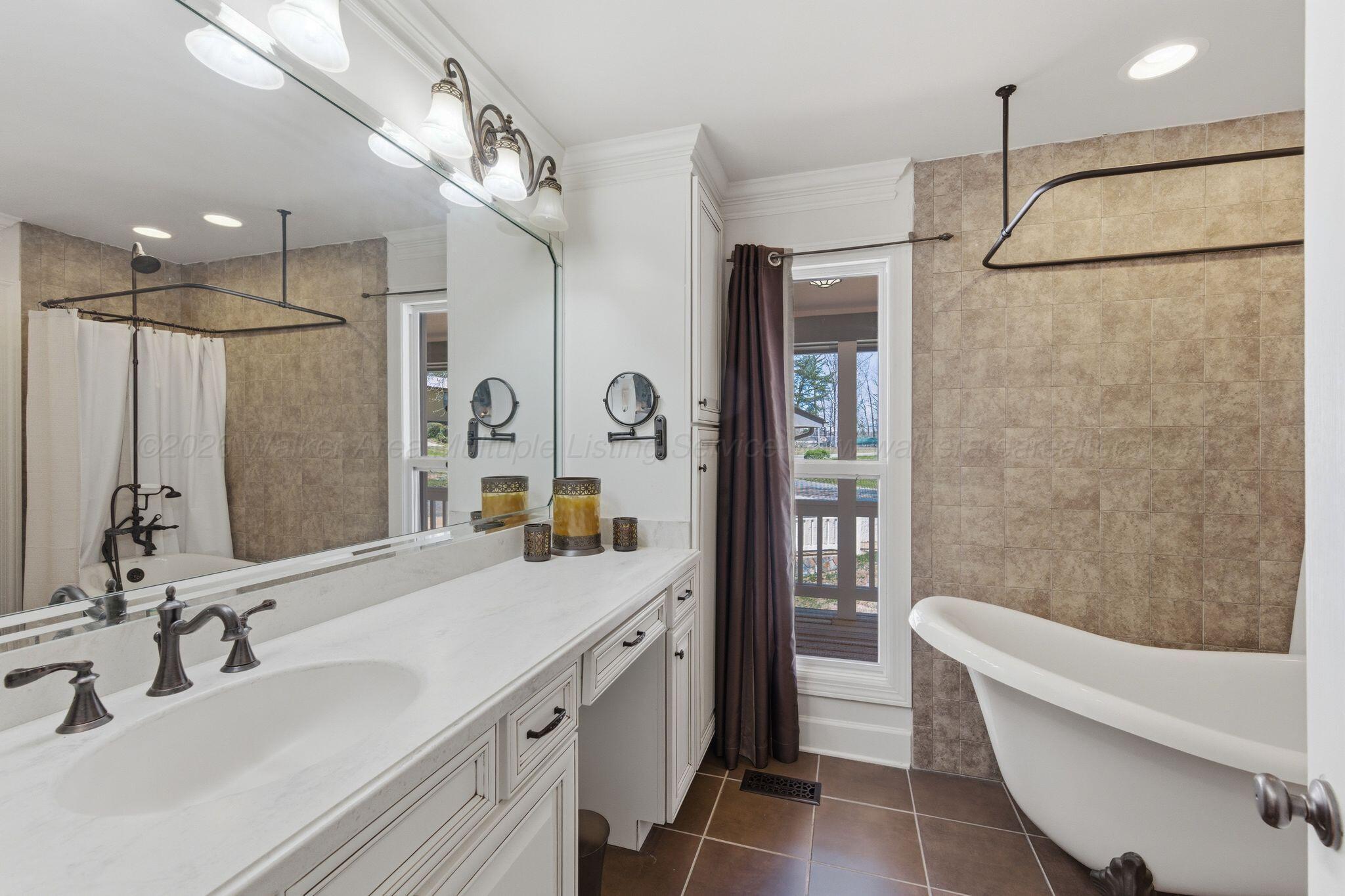 1511 Raccoon Creek Road Jasper, AL 35504 - Photo 19 of 50 Guest Bathroom