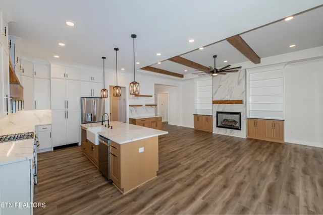 $699,900 | 211 Chatuga Way, Loudon, TN 37774