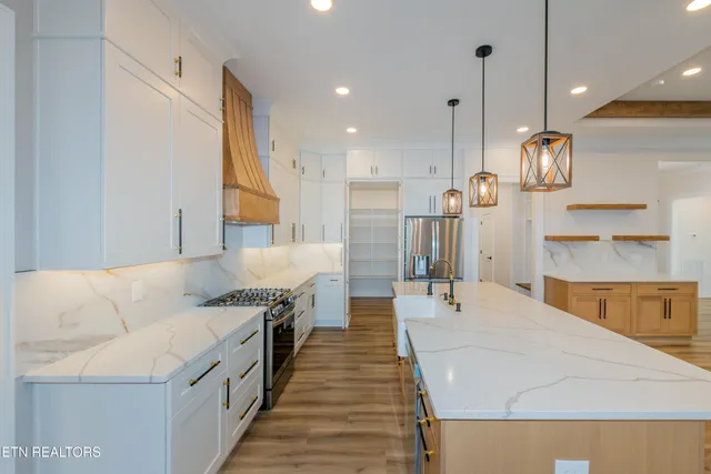 $699,900 | 211 Chatuga Way, Loudon, TN 37774