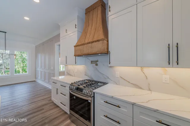 $699,900 | 211 Chatuga Way, Loudon, TN 37774