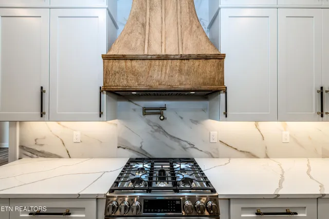 $699,900 | 211 Chatuga Way, Loudon, TN 37774