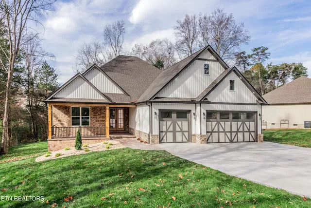 $699,900 | 211 Chatuga Way, Loudon, TN 37774