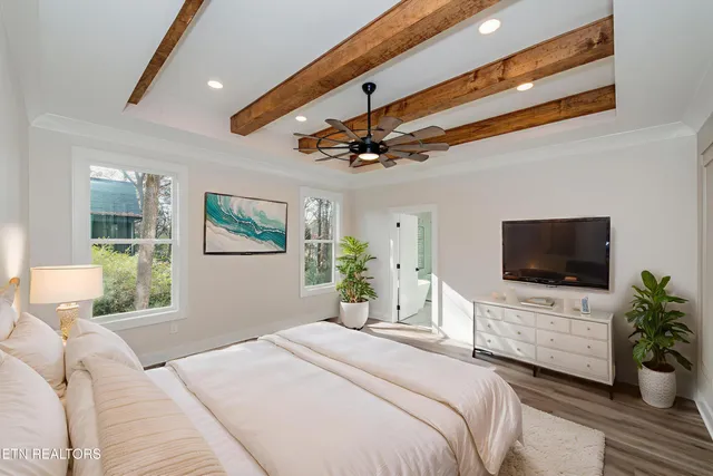 $699,900 | 211 Chatuga Way, Loudon, TN 37774