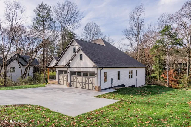 $699,900 | 211 Chatuga Way, Loudon, TN 37774