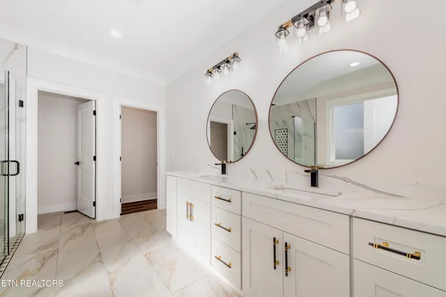 $699,900 | 211 Chatuga Way, Loudon, TN 37774