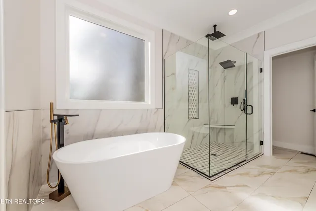 $699,900 | 211 Chatuga Way, Loudon, TN 37774