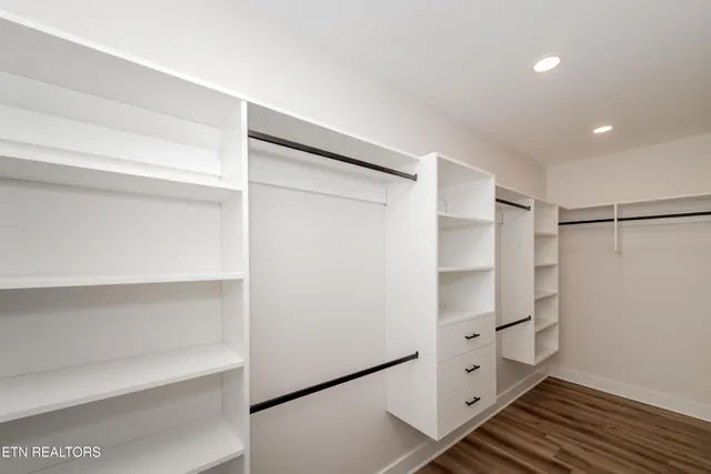 $699,900 | 211 Chatuga Way, Loudon, TN 37774