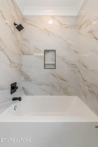 $699,900 | 211 Chatuga Way, Loudon, TN 37774