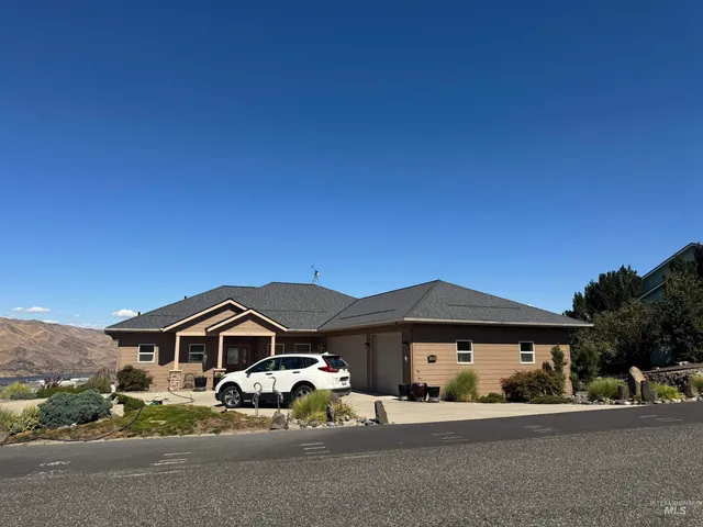 $700,000 | 2460 Valleyview Drive, Clarkston, WA 99403