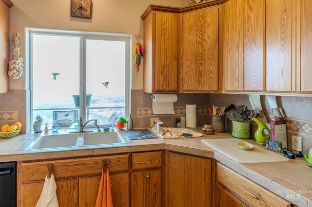 $700,000 | 2460 Valleyview Drive, Clarkston, WA 99403