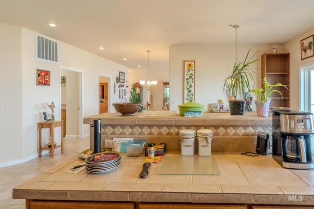 $700,000 | 2460 Valleyview Drive, Clarkston, WA 99403