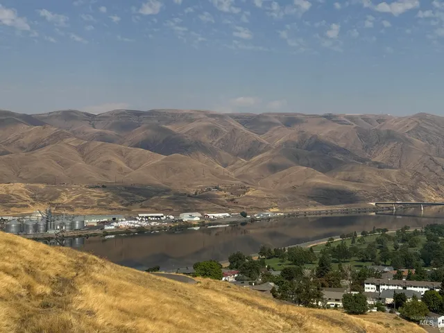 $700,000 | 2460 Valleyview Drive, Clarkston, WA 99403