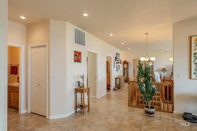 $700,000 | 2460 Valleyview Drive, Clarkston, WA 99403