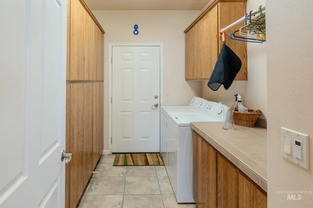 $700,000 | 2460 Valleyview Drive, Clarkston, WA 99403