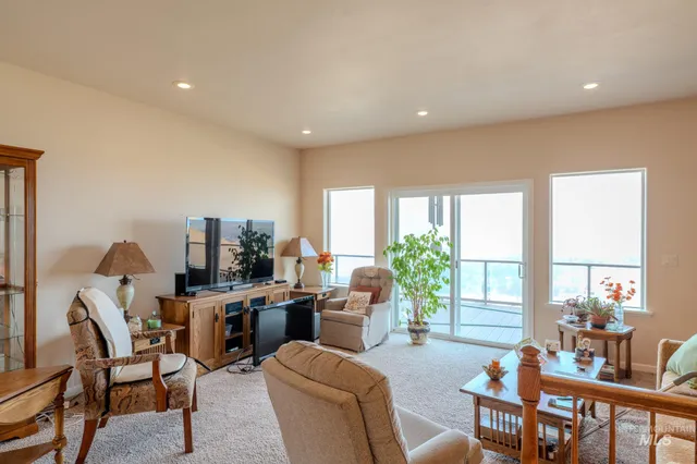 $700,000 | 2460 Valleyview Drive, Clarkston, WA 99403