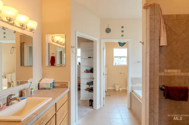 $700,000 | 2460 Valleyview Drive, Clarkston, WA 99403