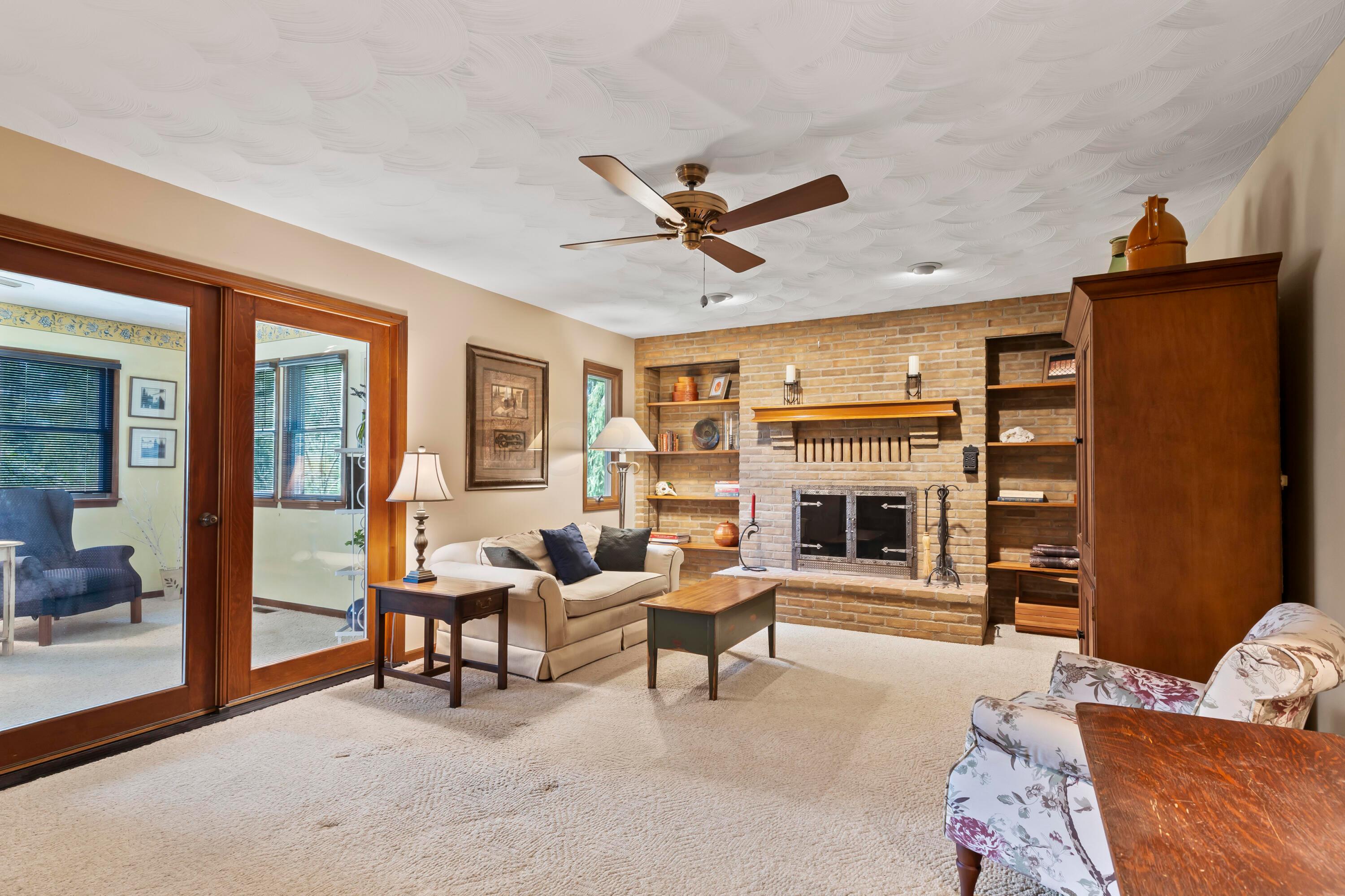 955 North Old State Road Delaware, OH 43015 - Photo 16 of 73 Family Room
