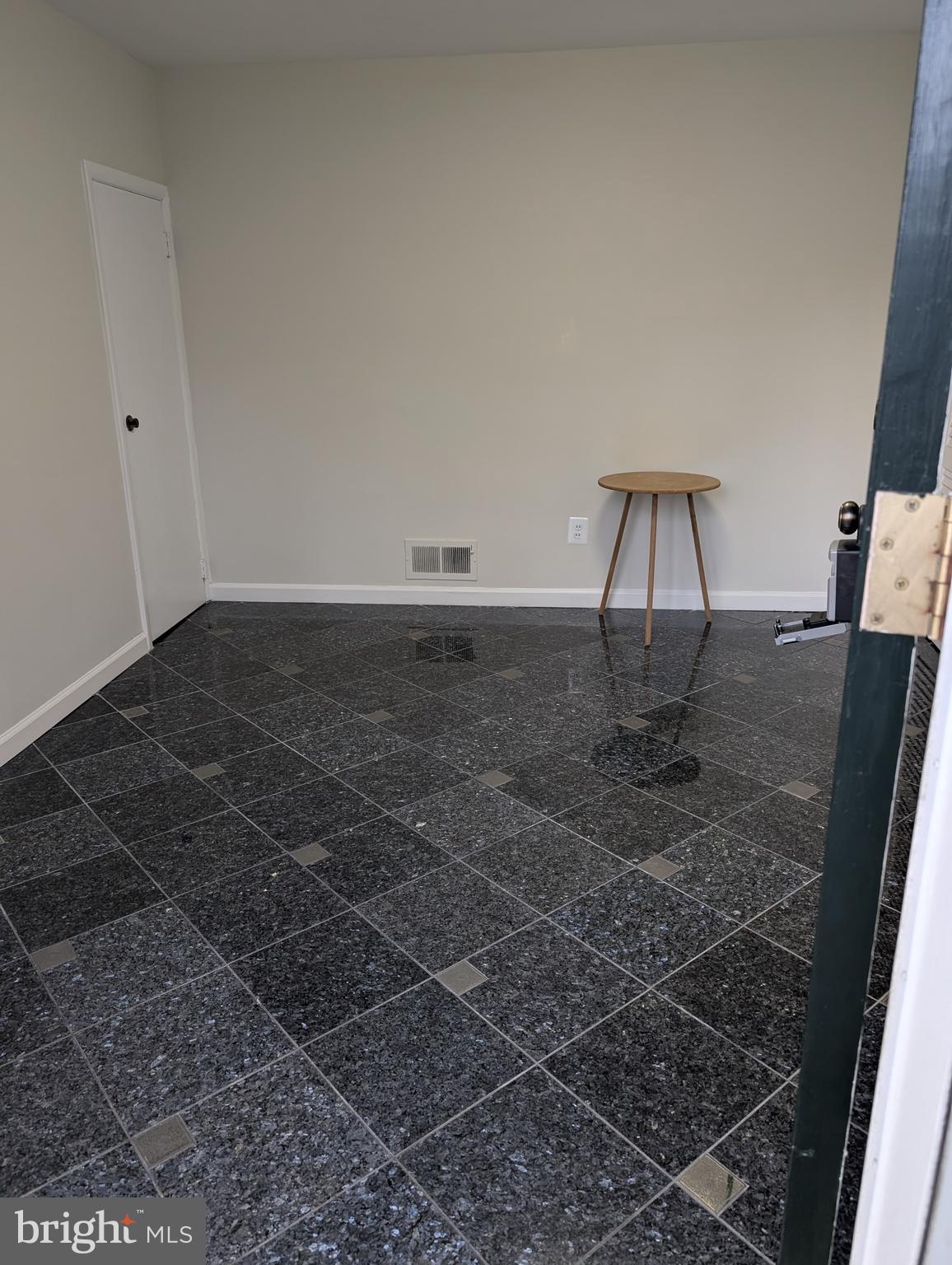 6705 Goldsboro Road Bethesda, MD 20817 - Photo 9 of 60 Front entry