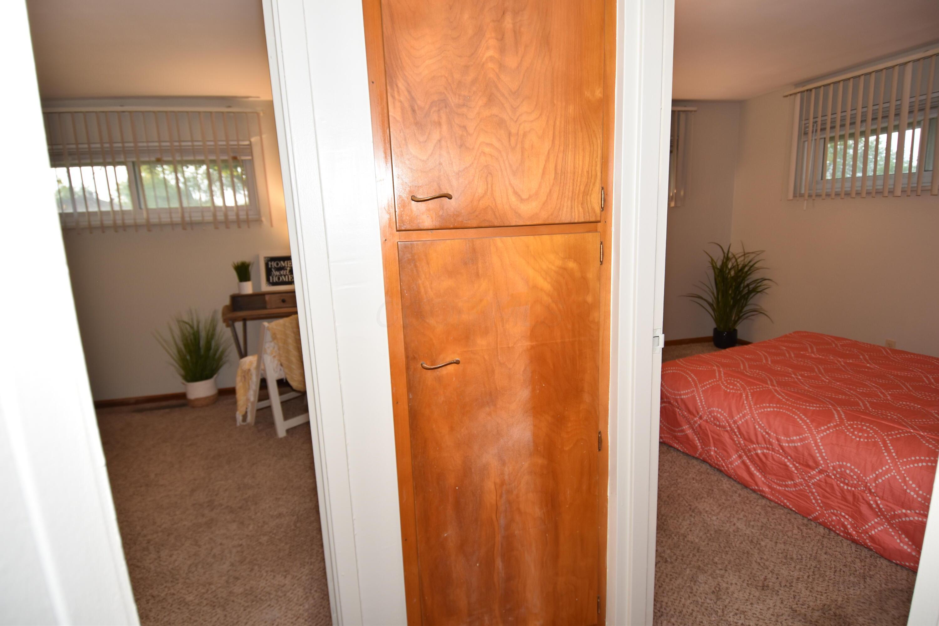 7075 Bartlett Road Reynoldsburg, OH 43068 - Photo 18 of 34 Linen Cupboard