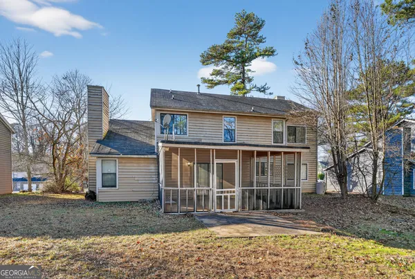 a view of a house with a yard