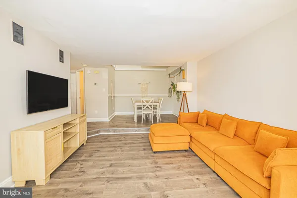 $400,000 | 8807 Rustburg Circle, Montgomery Village, MD 20886