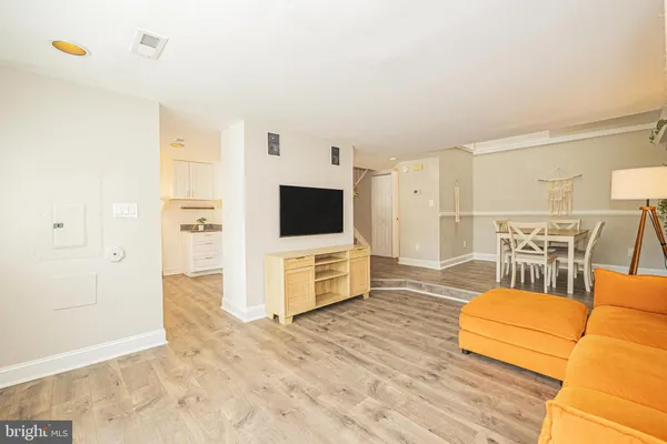 $400,000 | 8807 Rustburg Circle, Montgomery Village, MD 20886